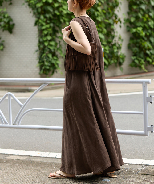 B.C STOCK(ベーセーストック)の「《追加8》手洗い可 / リネンレーヨンスリーブレスワンピース(ワンピース・レディース・ブルー/ブラック/レッド/ブラウン/コバルトブルー・MEDIUM/SMALL)」の2枚目の写真