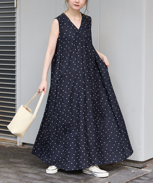 B.C STOCK(ベーセーストック)の「《追加8》手洗い可 / リネンレーヨンスリーブレスワンピース(ワンピース・レディース・ブルー/ブラック/レッド/ブラウン/コバルトブルー・MEDIUM/SMALL)」の4枚目の写真