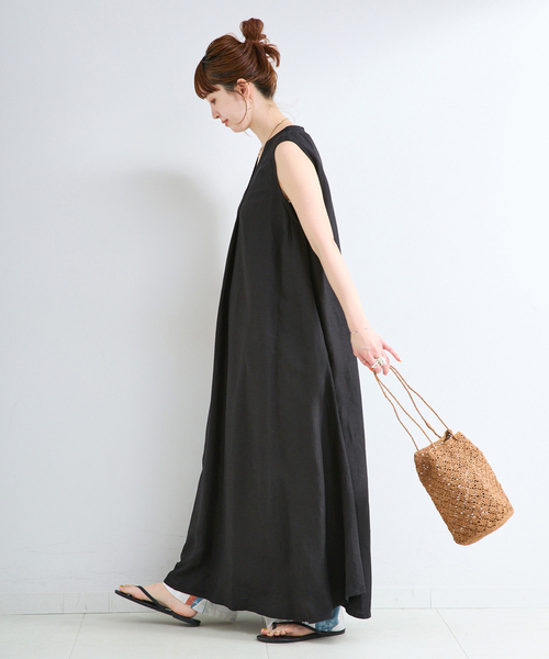 B.C STOCK(ベーセーストック)の「《追加8》手洗い可 / リネンレーヨンスリーブレスワンピース(ワンピース・レディース・ブルー/ブラック/レッド/ブラウン/コバルトブルー・MEDIUM/SMALL)」の11枚目の写真