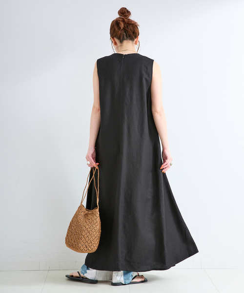 B.C STOCK(ベーセーストック)の「《追加8》手洗い可 / リネンレーヨンスリーブレスワンピース(ワンピース・レディース・ブルー/ブラック/レッド/ブラウン/コバルトブルー・MEDIUM/SMALL)」の12枚目の写真