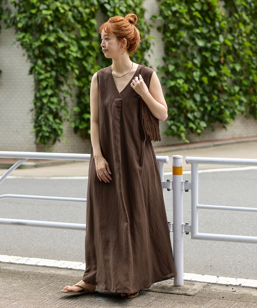 B.C STOCK(ベーセーストック)の「《追加8》手洗い可 / リネンレーヨンスリーブレスワンピース(ワンピース・レディース・ブルー/ブラック/レッド/ブラウン/コバルトブルー・MEDIUM/SMALL)」の14枚目の写真