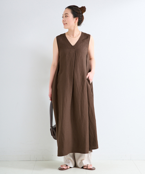 B.C STOCK(ベーセーストック)の「《追加8》手洗い可 / リネンレーヨンスリーブレスワンピース(ワンピース・レディース・ブルー/ブラック/レッド/ブラウン/コバルトブルー・MEDIUM/SMALL)」の17枚目の写真