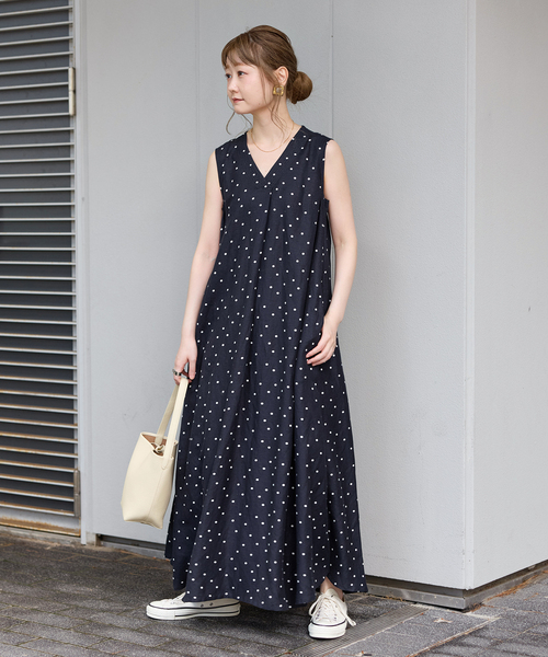 B.C STOCK(ベーセーストック)の「《追加8》手洗い可 / リネンレーヨンスリーブレスワンピース(ワンピース・レディース・ブルー/ブラック/レッド/ブラウン/コバルトブルー・MEDIUM/SMALL)」の21枚目の写真