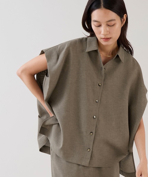 marmors(マルモア)の「【marmors】ショルダータックフレアシャツ〈セットアップ対応〉(シャツ/ブラウス・レディース・ブラック/ベージュ・36)」の3枚目の写真