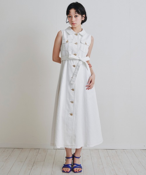 REDYAZEL(レディアゼル)の「レーザーカットデニムロングシャツワンピース(ワンピース・レディース・ホワイト/ネイビー/サックスブルー・SMALL/MEDIUM)」の2枚目の写真