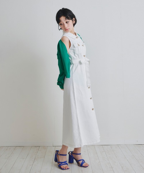 REDYAZEL(レディアゼル)の「レーザーカットデニムロングシャツワンピース(ワンピース・レディース・ホワイト/ネイビー/サックスブルー・SMALL/MEDIUM)」の21枚目の写真