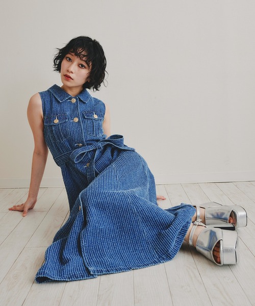 REDYAZEL(レディアゼル)の「レーザーカットデニムロングシャツワンピース(ワンピース・レディース・ホワイト/ネイビー/サックスブルー・SMALL/MEDIUM)」の13枚目の写真