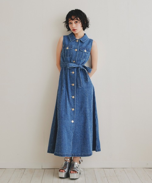 REDYAZEL(レディアゼル)の「レーザーカットデニムロングシャツワンピース(ワンピース・レディース・ホワイト/ネイビー/サックスブルー・SMALL/MEDIUM)」の12枚目の写真