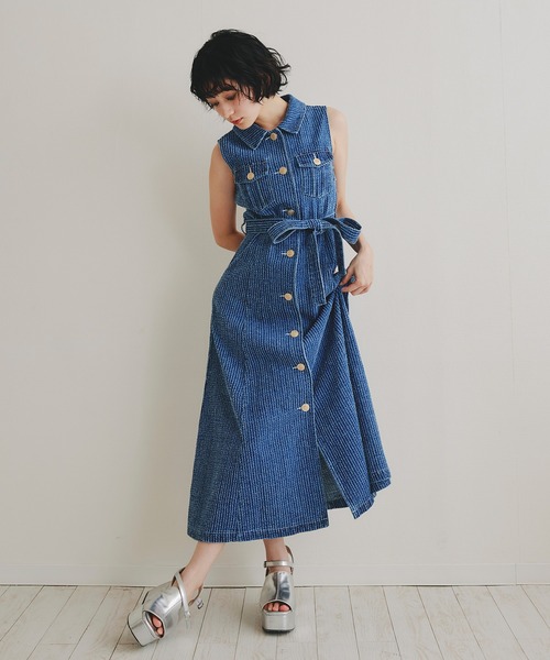 REDYAZEL(レディアゼル)の「レーザーカットデニムロングシャツワンピース(ワンピース・レディース・ホワイト/ネイビー/サックスブルー・SMALL/MEDIUM)」の10枚目の写真