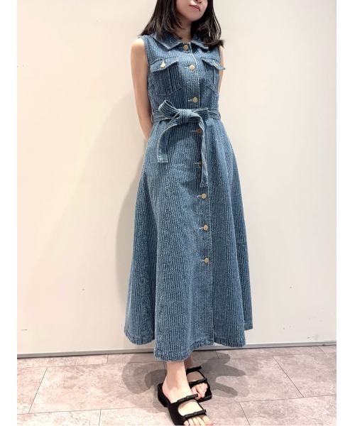 REDYAZEL(レディアゼル)の「レーザーカットデニムロングシャツワンピース(ワンピース・レディース・ホワイト/ネイビー/サックスブルー・SMALL/MEDIUM)」の5枚目の写真