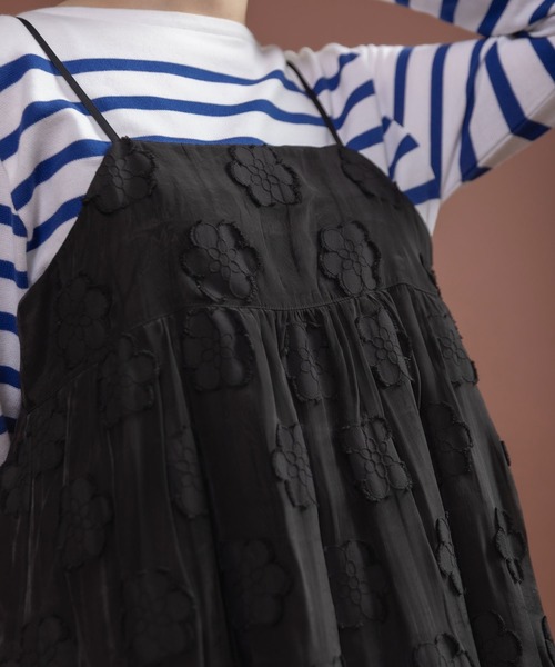 Dot&Stripes CHILD WOMAN(ドットアンドストライプス チャイルドウーマン)の「シアーフラワーカットジャカードキャミワンピース(ワンピース・レディース・ブラック・FREE)」の5枚目の写真
