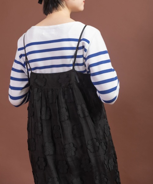 Dot&Stripes CHILD WOMAN(ドットアンドストライプス チャイルドウーマン)の「シアーフラワーカットジャカードキャミワンピース(ワンピース・レディース・ブラック・FREE)」の6枚目の写真