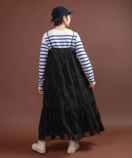 Dot&Stripes CHILD WOMAN(ドットアンドストライプス チャイルドウーマン)の「シアーフラワーカットジャカードキャミワンピース(ワンピース・レディース・ブラック・FREE)」の3枚目の写真