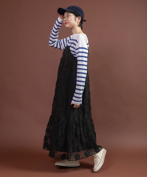 Dot&Stripes CHILD WOMAN(ドットアンドストライプス チャイルドウーマン)の「シアーフラワーカットジャカードキャミワンピース(ワンピース・レディース・ブラック・FREE)」の2枚目の写真