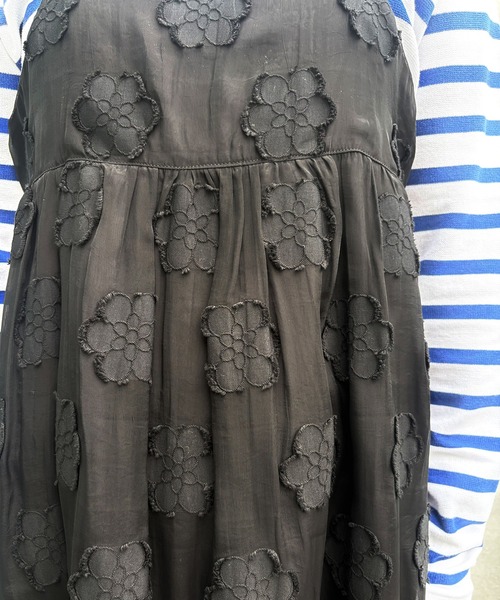 Dot&Stripes CHILD WOMAN(ドットアンドストライプス チャイルドウーマン)の「シアーフラワーカットジャカードキャミワンピース(ワンピース・レディース・ブラック・FREE)」の15枚目の写真
