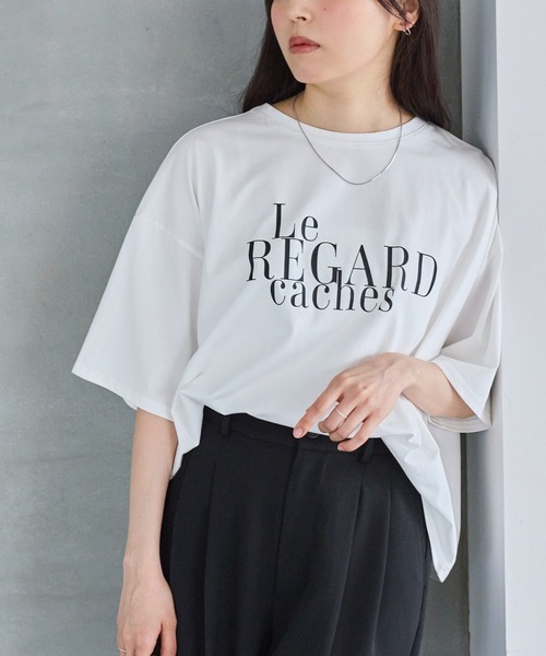 LAVEANGE(ラビアンジェ)の「ワイドシルエットロゴTシャツ|大人カジュアル/こなれ感 / 抜け感/オーバーサイズ/ゆるシルエット/半袖(Tシャツ/カットソー・レディース・オフホワイト/ブラック/ブラウン・4L/3L/LL/M/5L)」の2枚目の写真