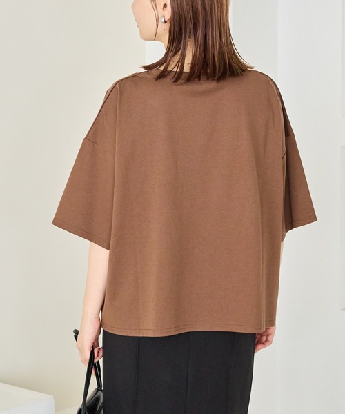 LAVEANGE(ラビアンジェ)の「ワイドシルエットロゴTシャツ|大人カジュアル/こなれ感 / 抜け感/オーバーサイズ/ゆるシルエット/半袖(Tシャツ/カットソー・レディース・オフホワイト/ブラック/ブラウン・4L/3L/LL/M/5L)」の5枚目の写真