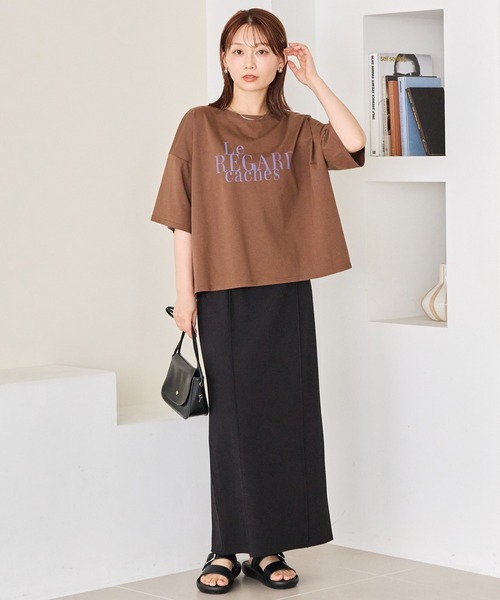 LAVEANGE(ラビアンジェ)の「ワイドシルエットロゴTシャツ|大人カジュアル/こなれ感 / 抜け感/オーバーサイズ/ゆるシルエット/半袖(Tシャツ/カットソー・レディース・オフホワイト/ブラック/ブラウン・4L/3L/LL/M/5L)」の4枚目の写真