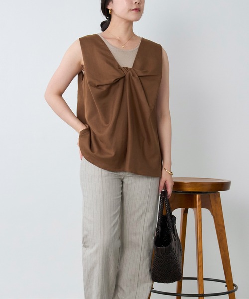 MICA&DEAL（マイカ＆ディール）の「2WAYツイストノースリーブブラウス（シャツ/ブラウス・レディース・ブラウン/ベージュ/ブラック・FREE）」の11枚目の写真