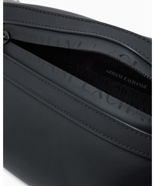 ARMANI EXCHANGE（アルマーニエクスチェンジ）の「【A|X アルマーニ エクスチェンジ】＜オンライン限定＞AXロゴ ボディバッグ/ウエストバッグ（ボディバッグ/ウエストポーチ・メンズ・ブラック・FREE）」の5枚目の写真