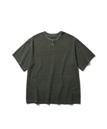 ANGLAN（アングラン）の「Pigment Henley Neck Pique Tee - Khaki（Tシャツ/カットソー）」