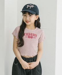 URBAN CHERRY（アーバンチェリー）の「シャーリングチェリーロゴプリントミニトップス（Tシャツ/カットソー）」
