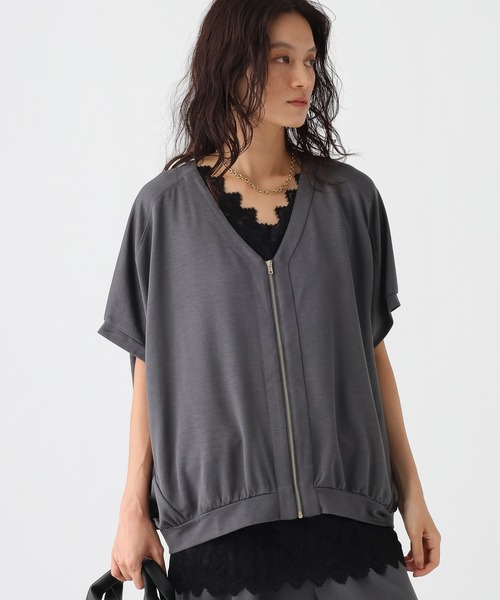 Elura(エルーラ)の「冷感Vネックプルオーバー/1045980(Tシャツ/カットソー・レディース・チャコールグレー/モカ/オフホワイト・FREE)」の2枚目の写真