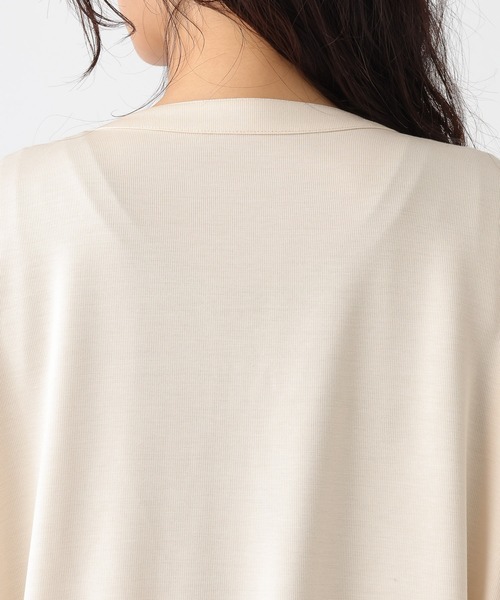 Elura(エルーラ)の「冷感Vネックプルオーバー/1045980(Tシャツ/カットソー・レディース・チャコールグレー/モカ/オフホワイト・FREE)」の22枚目の写真