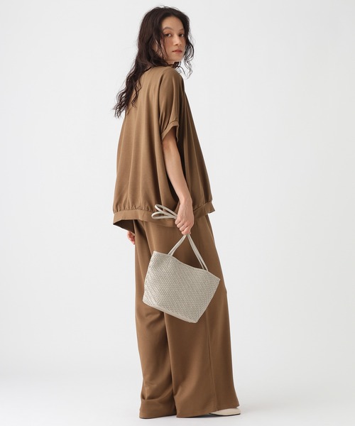 Elura(エルーラ)の「冷感Vネックプルオーバー/1045980(Tシャツ/カットソー・レディース・チャコールグレー/モカ/オフホワイト・FREE)」の14枚目の写真