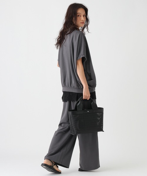 Elura(エルーラ)の「冷感Vネックプルオーバー/1045980(Tシャツ/カットソー・レディース・チャコールグレー/モカ/オフホワイト・FREE)」の10枚目の写真