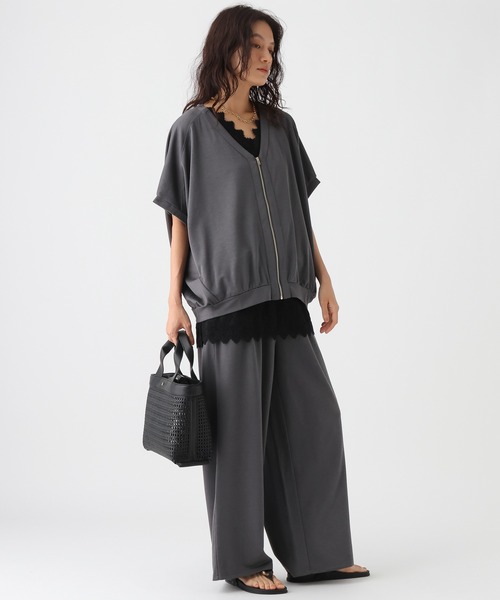Elura(エルーラ)の「冷感Vネックプルオーバー/1045980(Tシャツ/カットソー・レディース・チャコールグレー/モカ/オフホワイト・FREE)」の9枚目の写真
