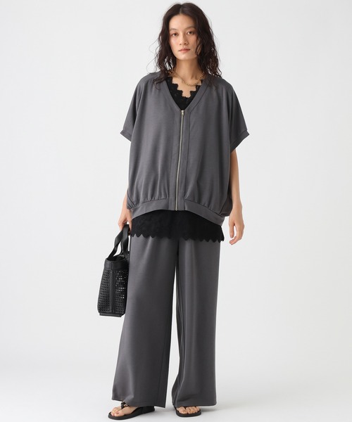 Elura(エルーラ)の「冷感Vネックプルオーバー/1045980(Tシャツ/カットソー・レディース・チャコールグレー/モカ/オフホワイト・FREE)」の8枚目の写真