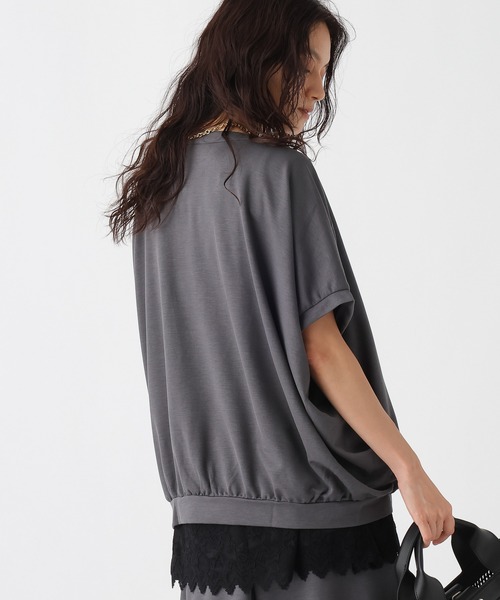 Elura(エルーラ)の「冷感Vネックプルオーバー/1045980(Tシャツ/カットソー・レディース・チャコールグレー/モカ/オフホワイト・FREE)」の11枚目の写真