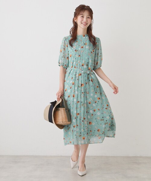 Sunauna（スーナウーナ）の「【co creation and yours／SS～L】多色花柄プリーツワンピース（ワンピース・レディース・ベージュ系/ネイビー系/グリーン系その他2・40/34/36/38）」の8枚目の写真