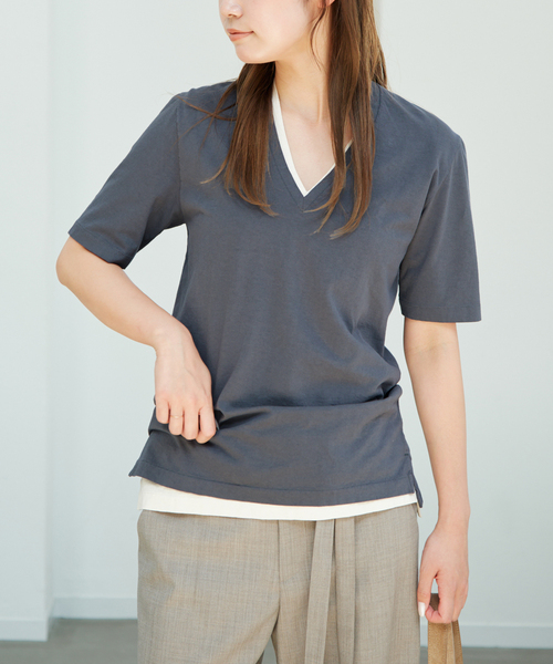 plage(プラージュ)の「Slim V-Neck Tee(Tシャツ/カットソー・レディース・キャメル/アイボリー/オレンジ/チャコールグレー・FREE)」の11枚目の写真