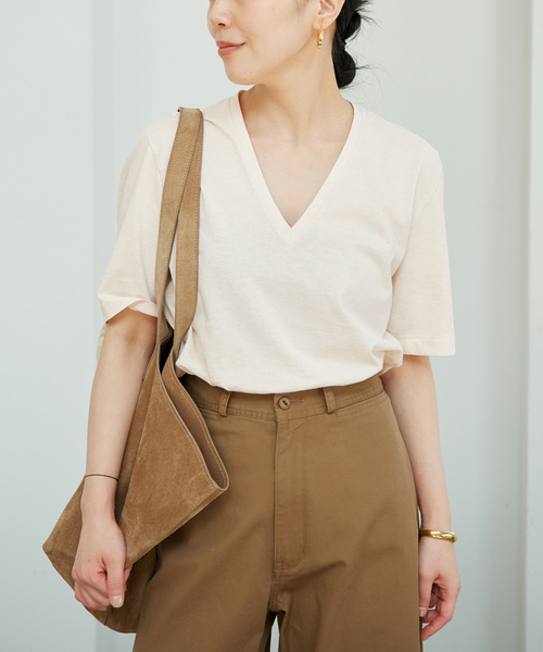 plage(プラージュ)の「Slim V-Neck Tee(Tシャツ/カットソー・レディース・キャメル/アイボリー/オレンジ/チャコールグレー・FREE)」の19枚目の写真
