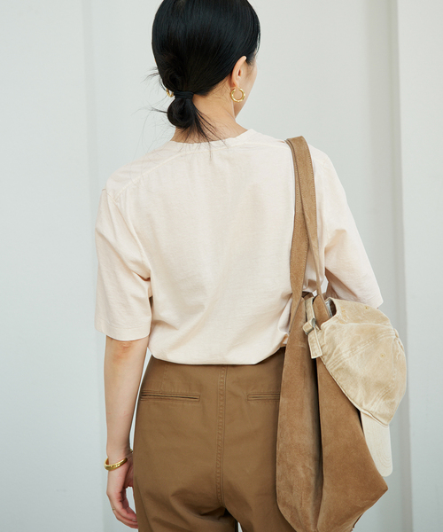 plage(プラージュ)の「Slim V-Neck Tee(Tシャツ/カットソー・レディース・キャメル/アイボリー/オレンジ/チャコールグレー・FREE)」の22枚目の写真