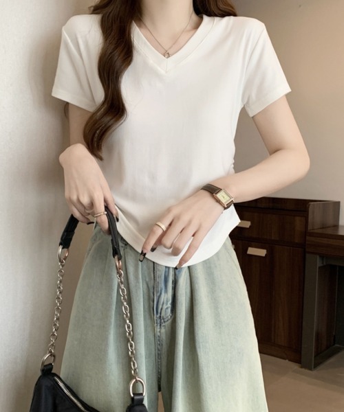 2ly2(トゥーリートゥー)の「Vネック ドレープデザイン 半袖Tシャツ / コンパクトカットソー(Tシャツ/カットソー・レディース・ブラック/ホワイト/ブラウン・FREE)」の8枚目の写真