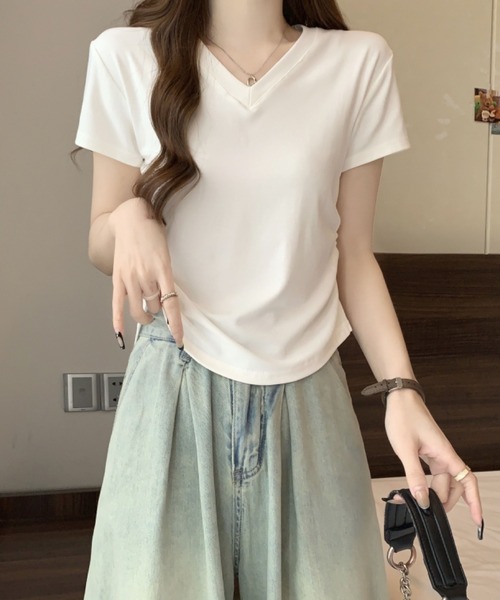 2ly2(トゥーリートゥー)の「Vネック ドレープデザイン 半袖Tシャツ / コンパクトカットソー(Tシャツ/カットソー・レディース・ブラック/ホワイト/ブラウン・FREE)」の11枚目の写真