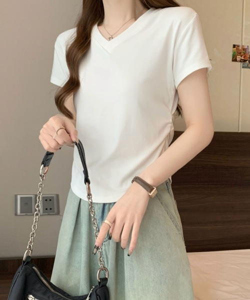 2ly2(トゥーリートゥー)の「Vネック ドレープデザイン 半袖Tシャツ / コンパクトカットソー(Tシャツ/カットソー・レディース・ブラック/ホワイト/ブラウン・FREE)」の5枚目の写真