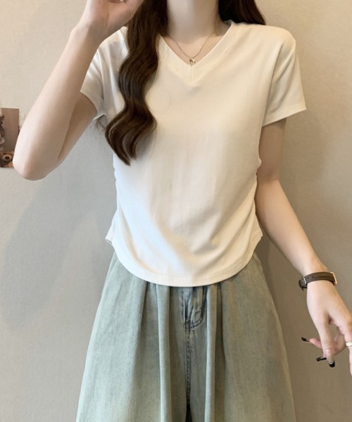 2ly2(トゥーリートゥー)の「Vネック ドレープデザイン 半袖Tシャツ / コンパクトカットソー(Tシャツ/カットソー・レディース・ブラック/ホワイト/ブラウン・FREE)」の10枚目の写真
