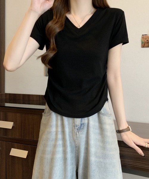 2ly2(トゥーリートゥー)の「Vネック ドレープデザイン 半袖Tシャツ / コンパクトカットソー(Tシャツ/カットソー・レディース・ブラック/ホワイト/ブラウン・FREE)」の13枚目の写真