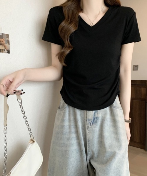 2ly2(トゥーリートゥー)の「Vネック ドレープデザイン 半袖Tシャツ / コンパクトカットソー(Tシャツ/カットソー・レディース・ブラック/ホワイト/ブラウン・FREE)」の9枚目の写真