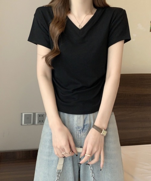 2ly2(トゥーリートゥー)の「Vネック ドレープデザイン 半袖Tシャツ / コンパクトカットソー(Tシャツ/カットソー・レディース・ブラック/ホワイト/ブラウン・FREE)」の6枚目の写真