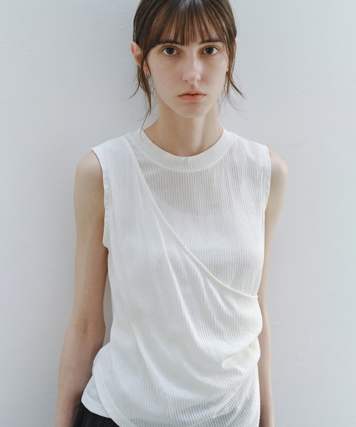 tageechita（タジチタ）の「【tageechita】アシンメトリードレープリブノースリーブトップス（タンクトップ・レディース・グレイッシュベージュ/オフホワイト・S/L/M）」の4枚目の写真