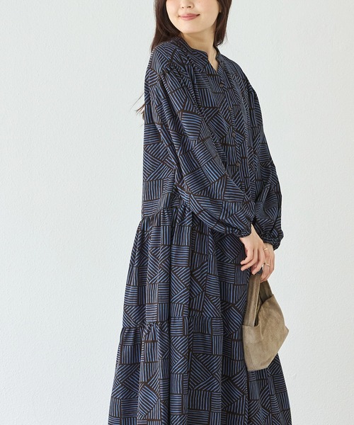 LAVEANGE(ラビアンジェ)の「幾何柄ギャザーワンピース|ロングワンピース/バンドカラー/体型カバー/大きいサイズ/洗える(ワンピース・レディース・ブラック/ブラウン・M/LL/3L/4L/5L)」の21枚目の写真