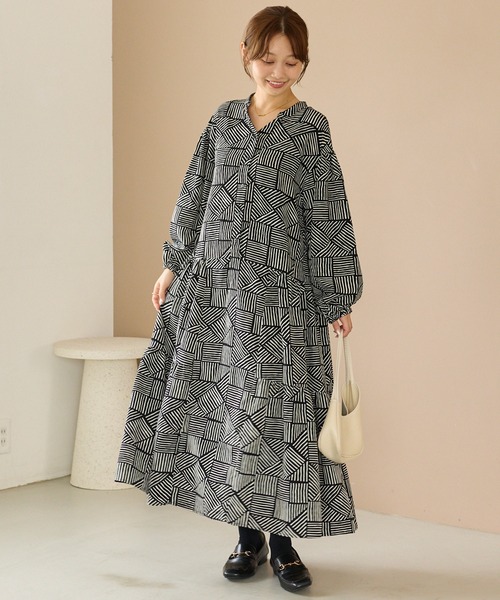 LAVEANGE(ラビアンジェ)の「幾何柄ギャザーワンピース|ロングワンピース/バンドカラー/体型カバー/大きいサイズ/洗える(ワンピース・レディース・ブラック/ブラウン・M/LL/3L/4L/5L)」の7枚目の写真