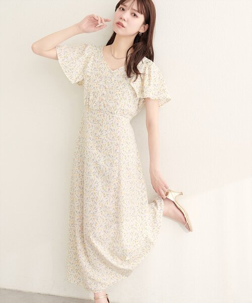 natural couture（ナチュラルクチュール）の「Vネックフラワーワンピース（ワンピース・レディース・ブラック系その他/ブラウン系その他/ブルー系その他/ホワイト系その他・FREE）」の2枚目の写真