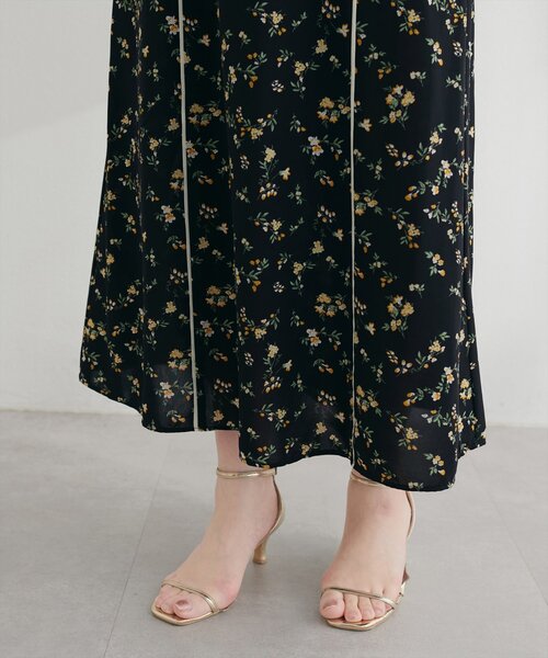 natural couture（ナチュラルクチュール）の「Vネックフラワーワンピース（ワンピース・レディース・ブラック系その他/ブラウン系その他/ブルー系その他/ホワイト系その他・FREE）」の21枚目の写真