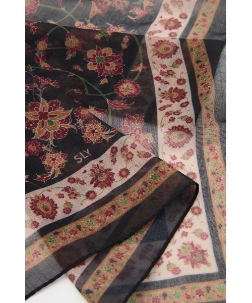 SLY(スライ)の「PERSIAN CARPET MOTIF SCARF ペルシアンカーペットモチーフスカーフ(バンダナ/スカーフ・レディース・バーガンディー/ブラック・FREE)」の4枚目の写真